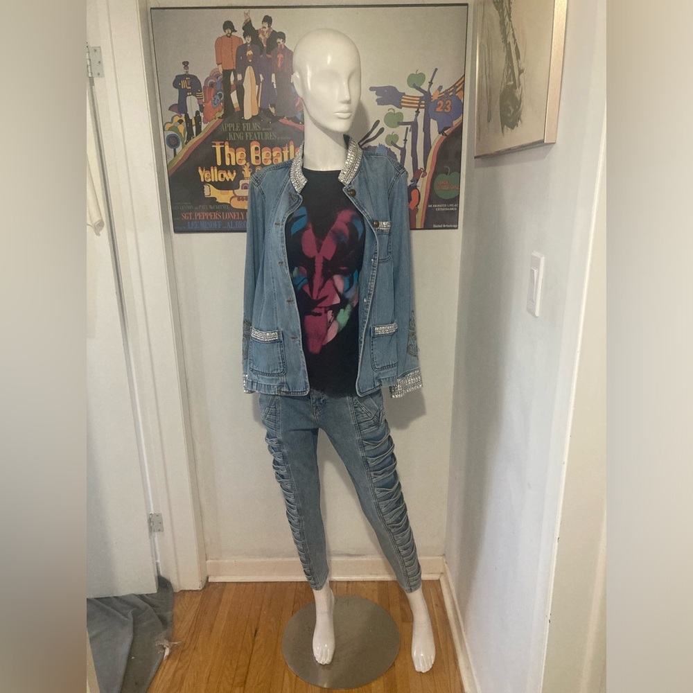 “Parasuco Kiss” 4pc Outfit - Jeans, Tee, Custom Jean Jacket and Drawstring Bag